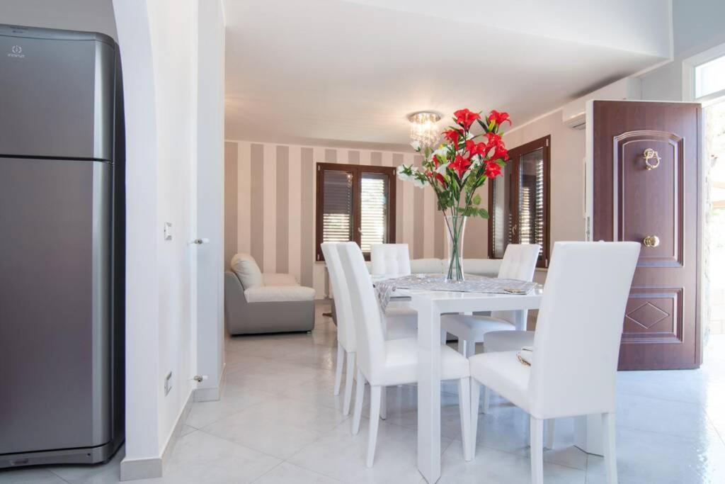 Villa Hh Selection Emiro Lascari Exterior foto